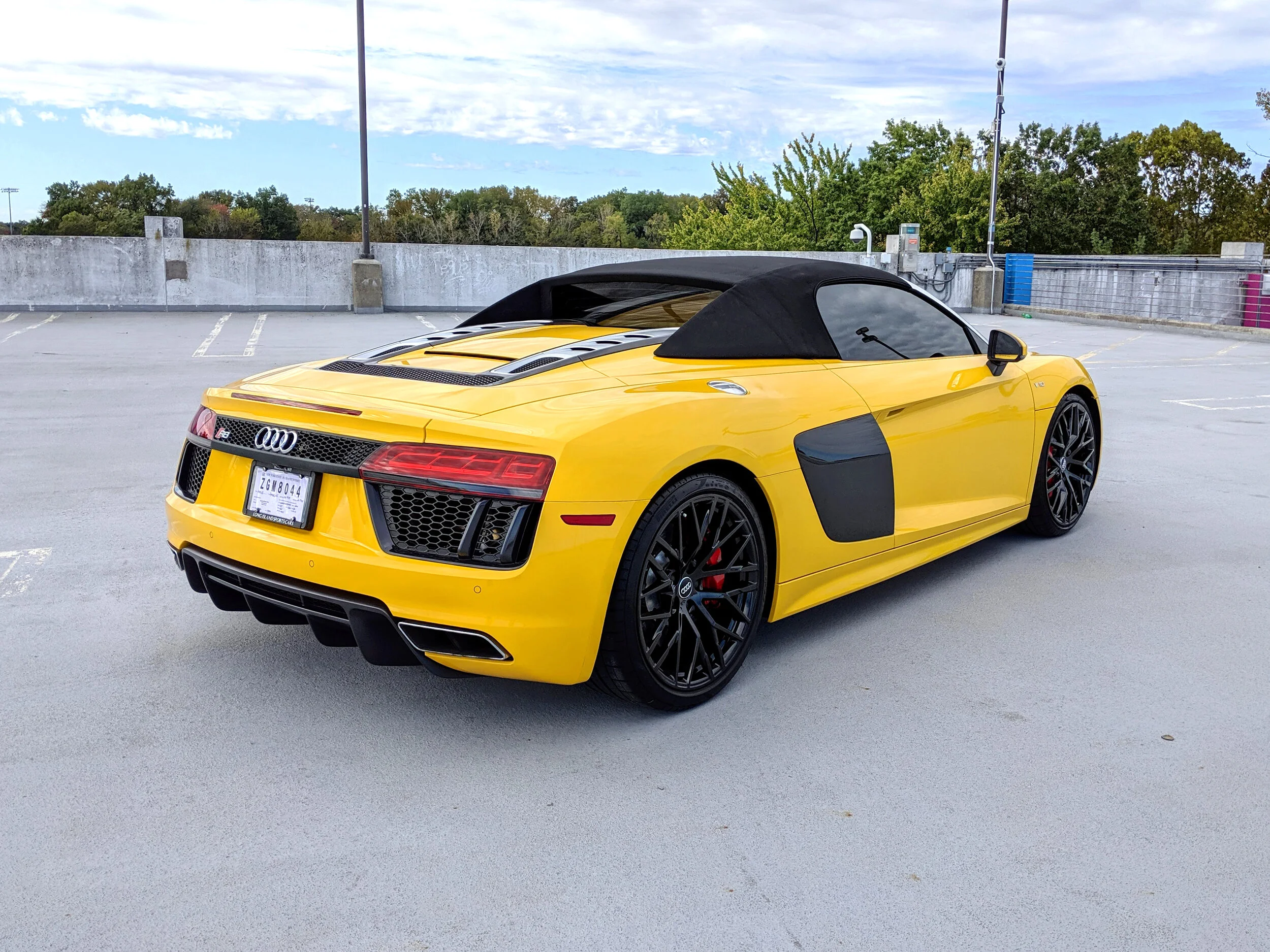 Audi R8 Spyder V10 イエロー 1/18 Dealer Edition Audi R8 V10 Plus Spyder (Yellow) Diecast Car